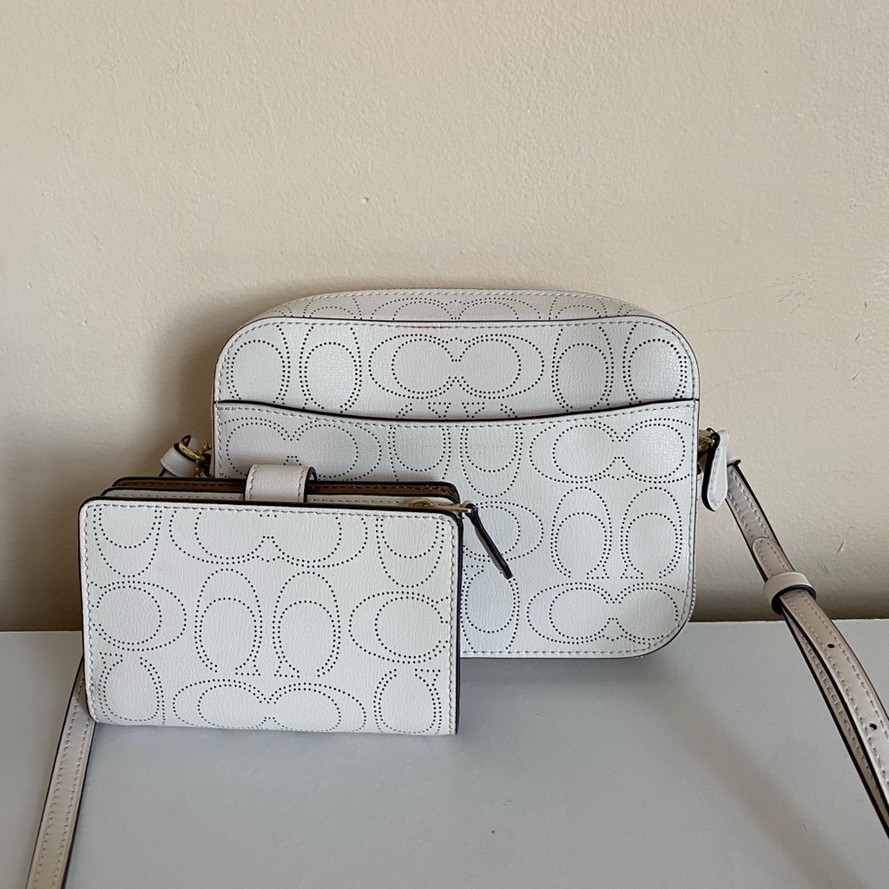Coach Mini Camera Bag With Matching Wallet - Picture 2 of 8